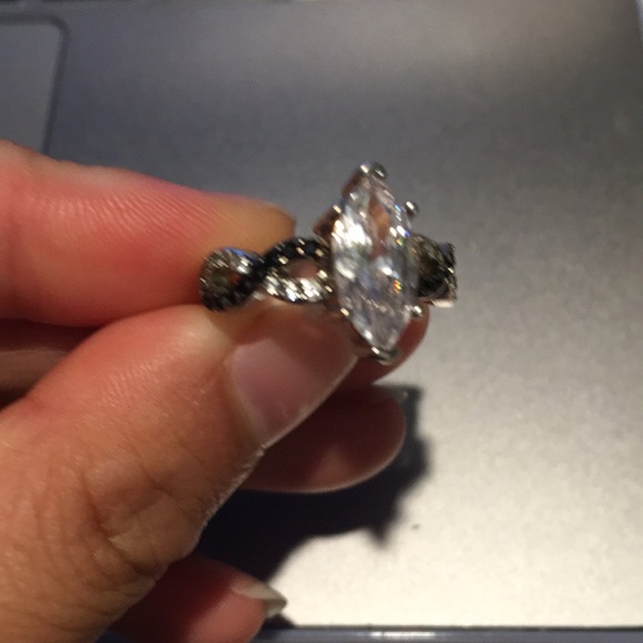 Fragrant jewels XOXO size 5 ring - Picture 2 of 3